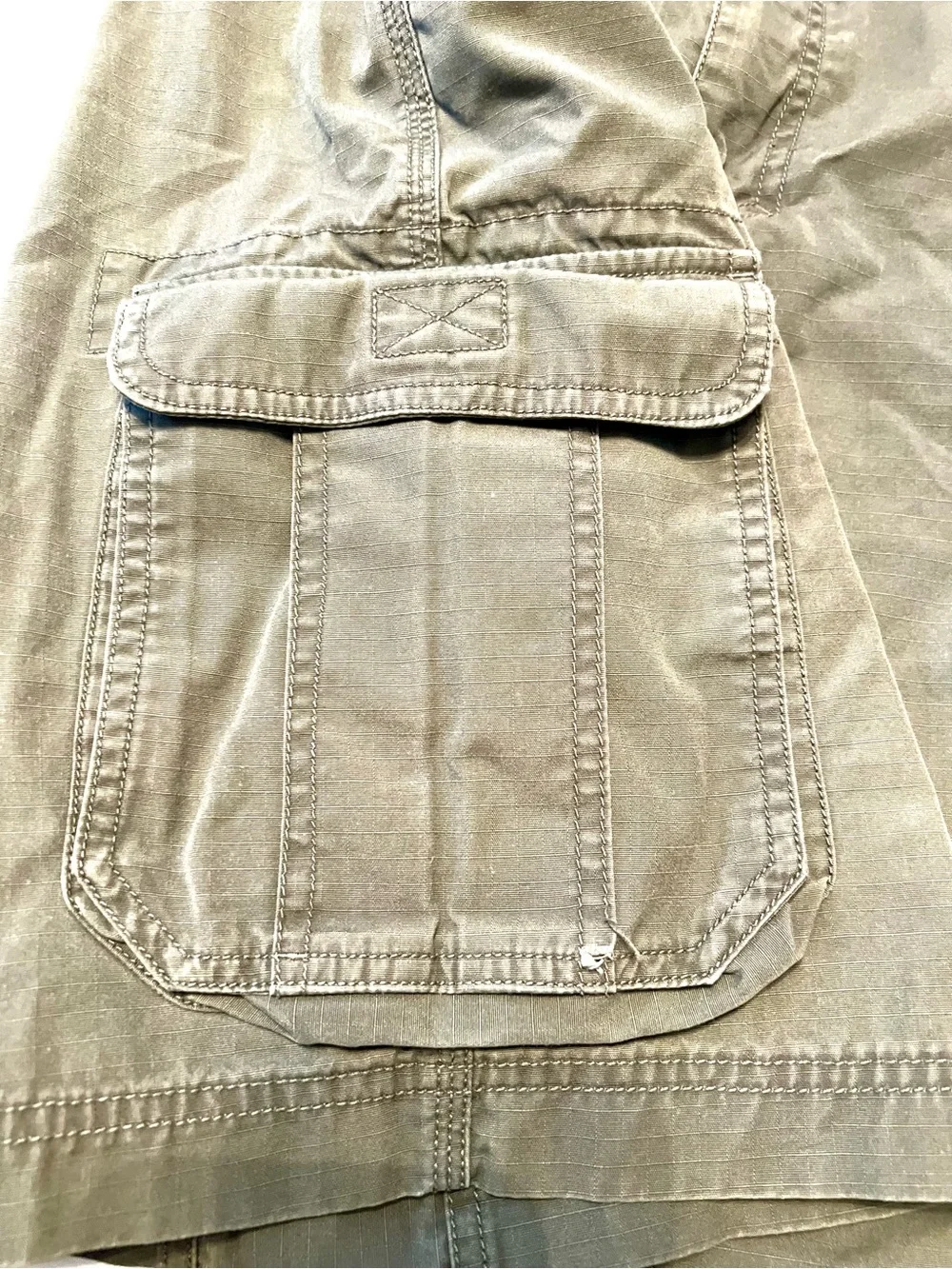 The North Face Men's Army Green Cargo Utility Shorts-Size 40